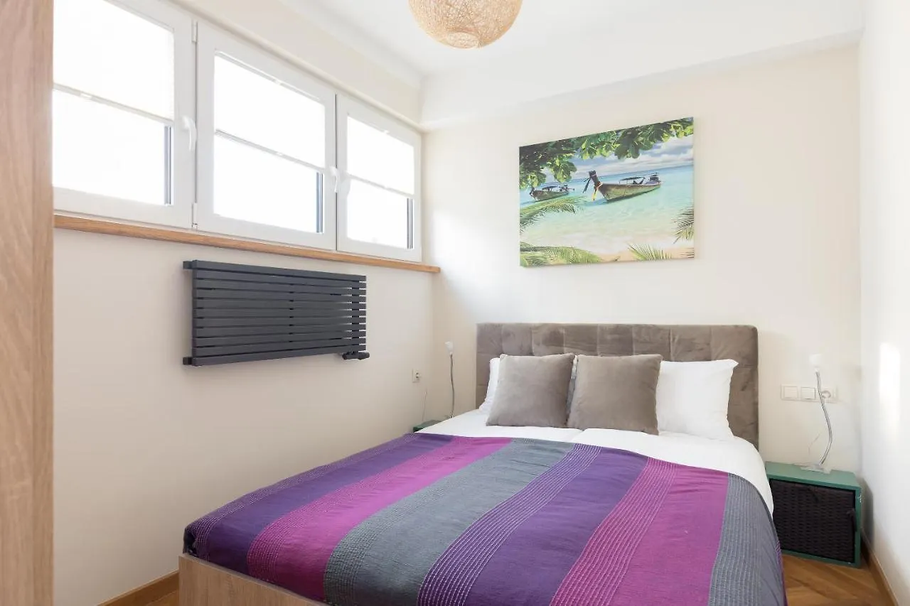 Piekna 2-Bedroom Apartment Варшава